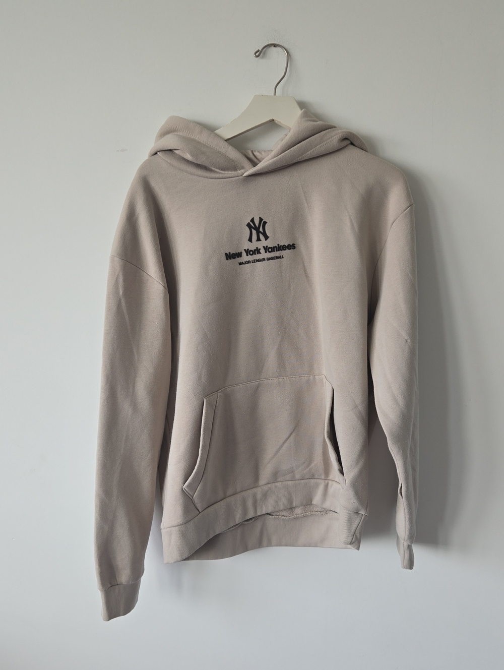 Genuine Merchandise Beige New York Yankees Hooded Sweatshirt